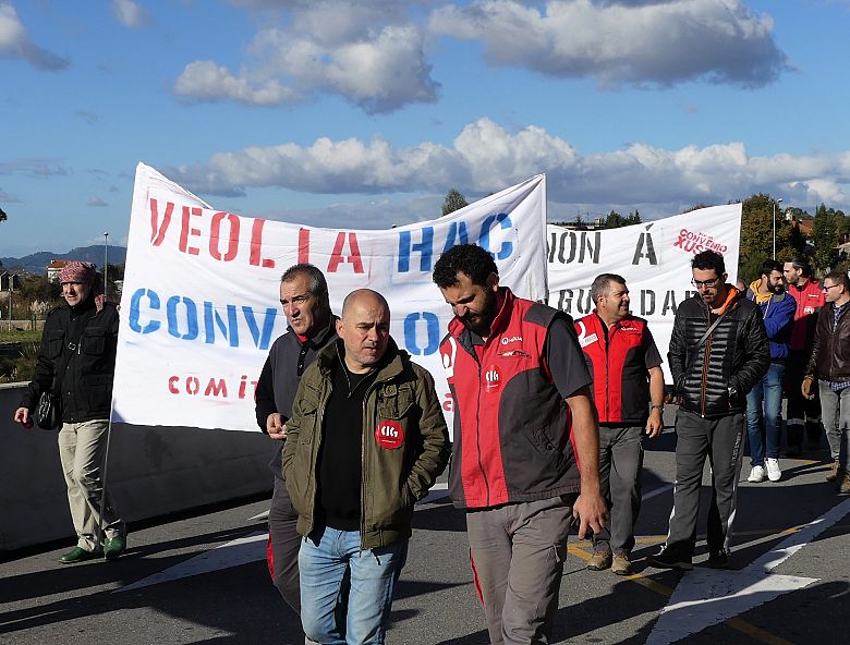 17-11-29 ProtestaMantementoCunqueiro09.JPG